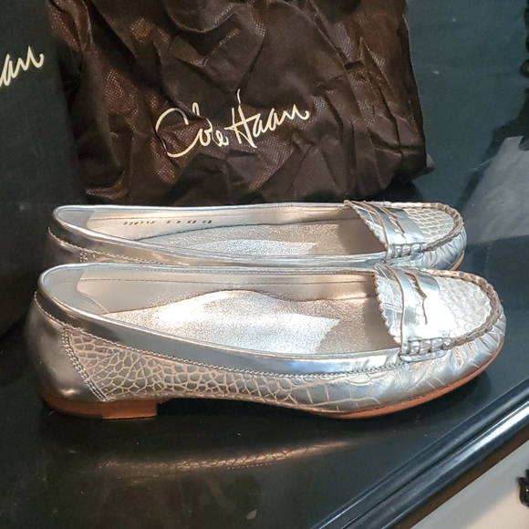 Cole Haan Silver flats Marlee Moc size 8 - Picture 3 of 5